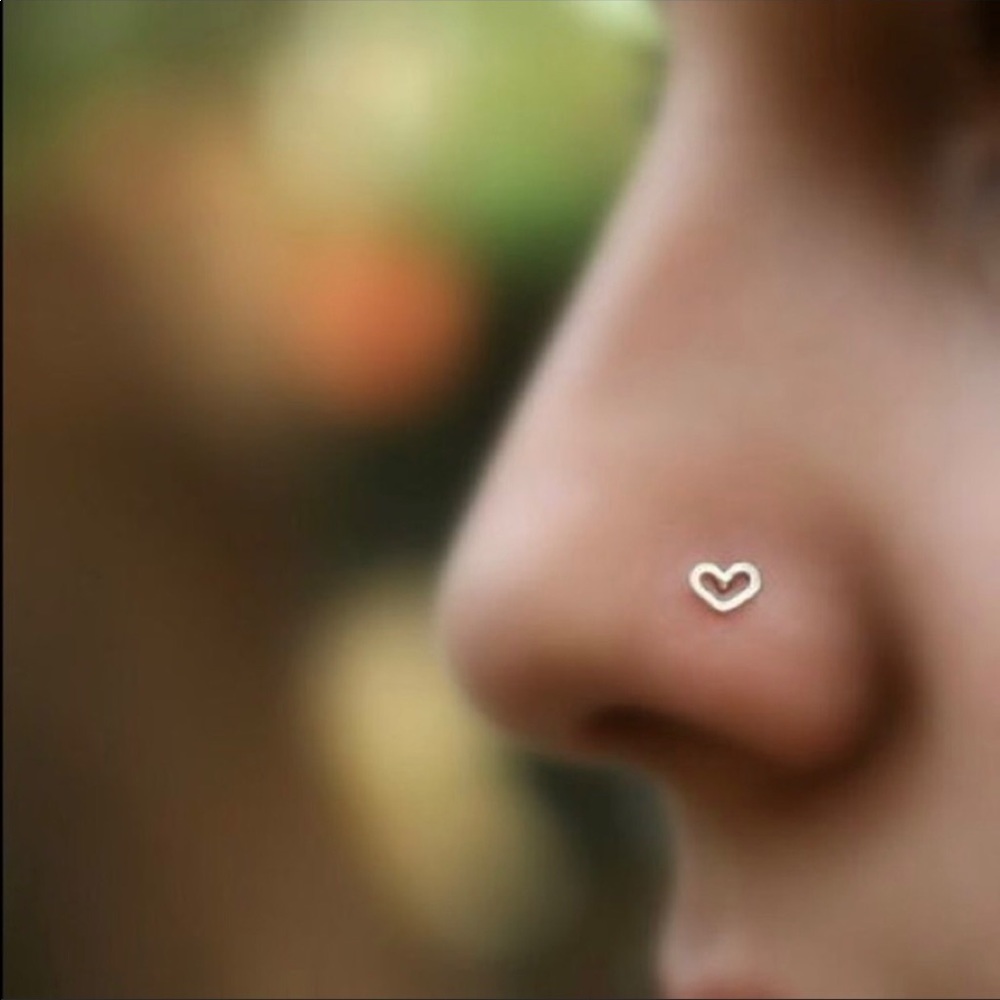 ❌❌SOLD❌❌💎🆕2-Heart Shaped Nose Screw - Picture 5 of 8